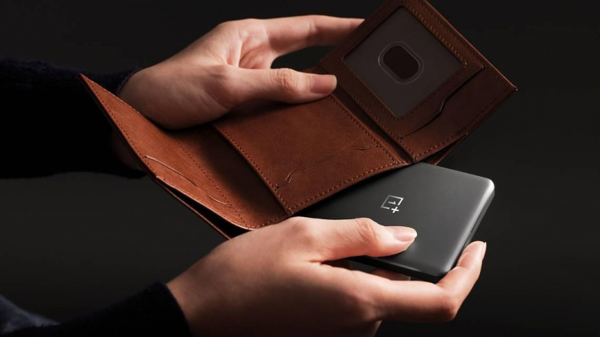 Powerbanka od OnePlus v peněžence
