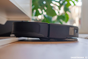 Vysavač přejíždí práh