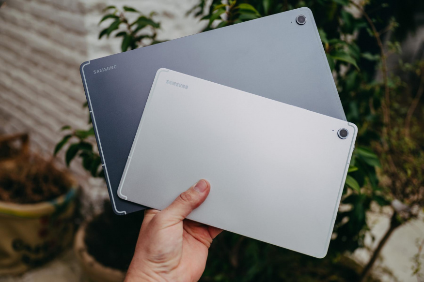 Tablety Samsung Galaxy Tab S10 FE a S10 FE+ zezadu