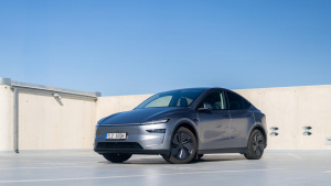 Test Tesla Model Y (2025): výrazně lepší komfort, výbava i dojezd