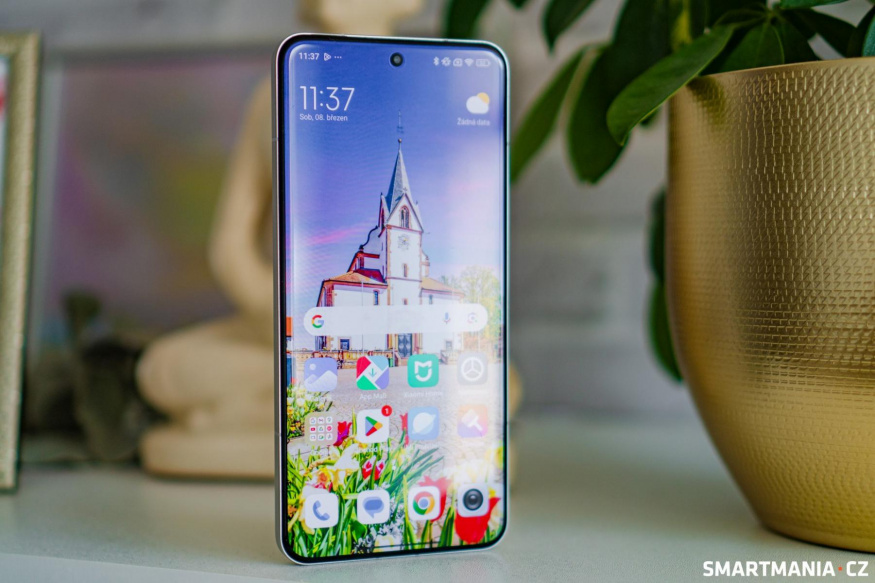 Xiaomi 15 Ultra z přední strany