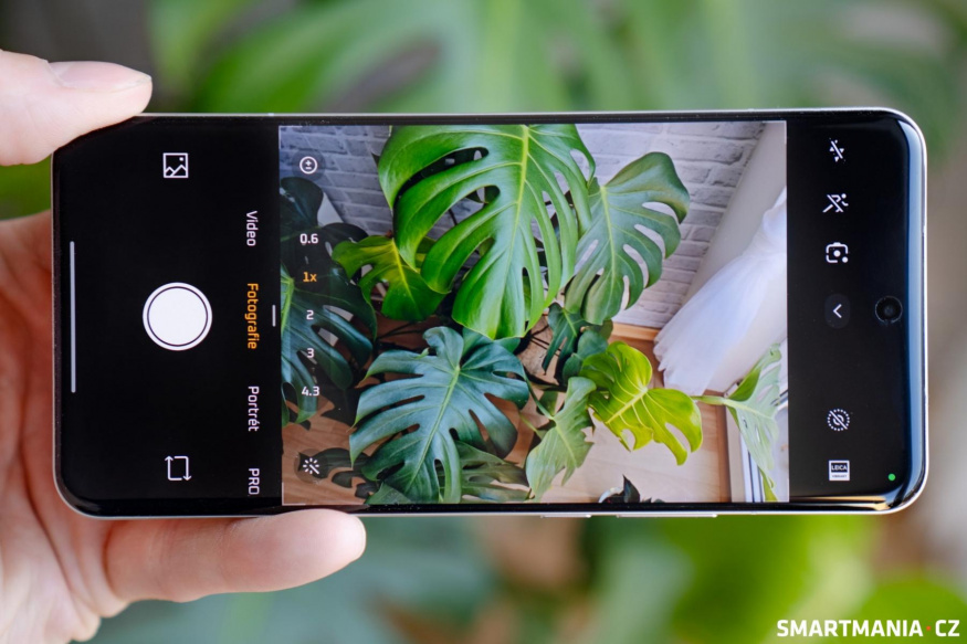 Smartphone při fotografování