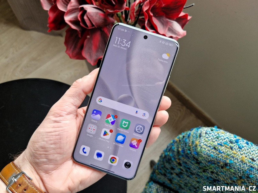 Xiaomi 15 Ultra z přední strany