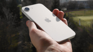 iPhone 16e v podrobné recenzi