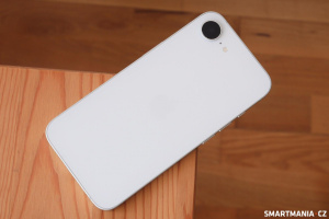 Námi testovaná bílá varianta iPhonu 16e