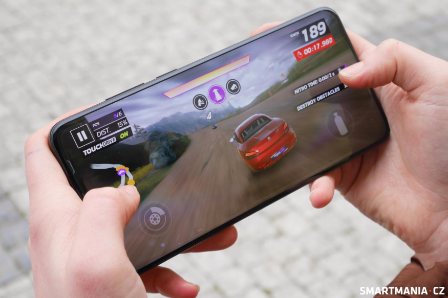 Oblíbená závodní arkáda Asphalt