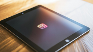 Aplikace Instagram na tabletu iPad (ilustrační obrázek)