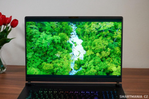 Displej Asus ROG Strix Scar 18 má skvělé barvy