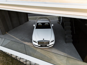 Evropská premiéra Rolls-Royce Spectre Black Badge proběhla v luxusní pražské vile