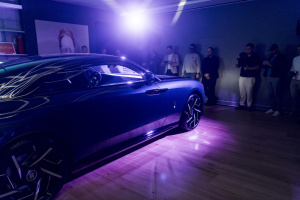 Rolls-Royce Spectre Black Badge v nové barvě Vapor Violet