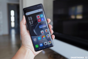 Infinix Hot 50 Pro+ má díky tenkému tělu velmi dobrou ergonomii