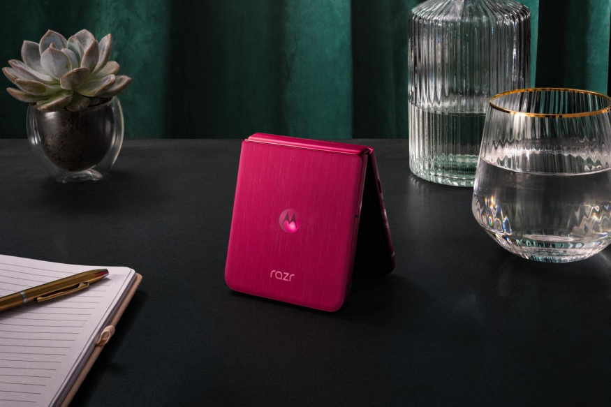 Motorola Razr 60 Ultra v růžové barvě