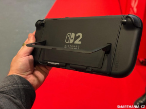 Nintendo Switch 2 – zadní strana s výklopným (a polohovatelným) stojánkem
