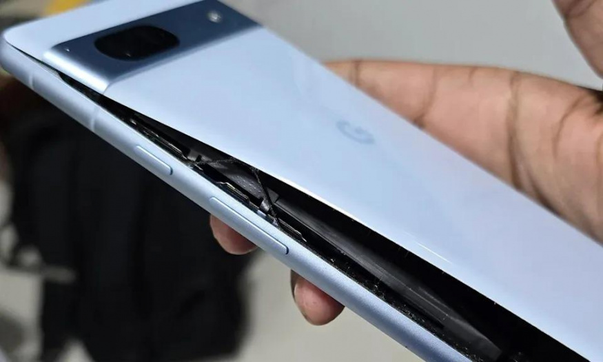 Pixel 7a s nafouknutou baterií