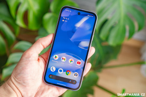 Pixel 9a z přední strany Pixel 9a z přední strany