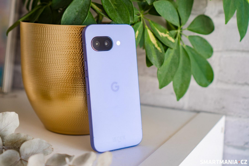 Pixel 9a ve fialové variantě