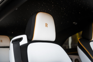 Jedna z barevných variant interiéru Rolls-Royce Spectre Black Badge