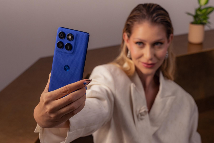 Vzadu nechybí ani teleobjektiv s 3× přiblížením