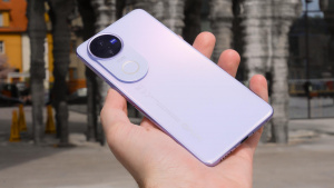 Vivo V50 v ruce