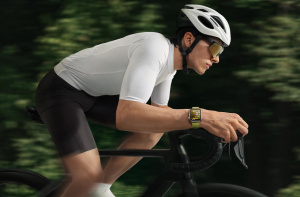 Nové chytré hodinky Huawei Watch 5 na ruce cyklisty