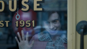 V seriálu TO: Vítejte v Derry se vrací klaun Pennywise