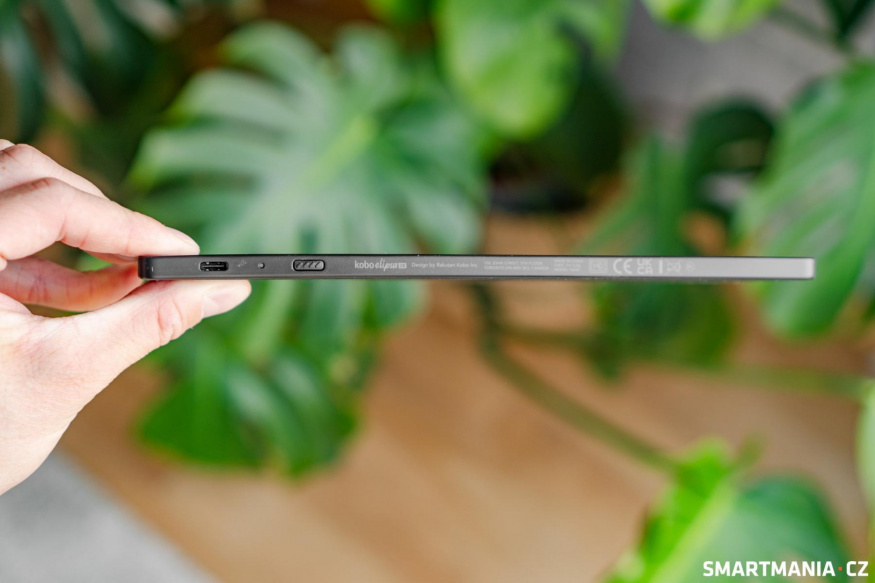 USB-C a tlačítko na boku