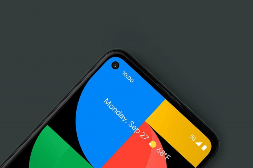 Pixel 5a s kruhovým otvorem v levém horním rohu displeje Pixel 5a s kruhovým otvorem v levém horním rohu displeje