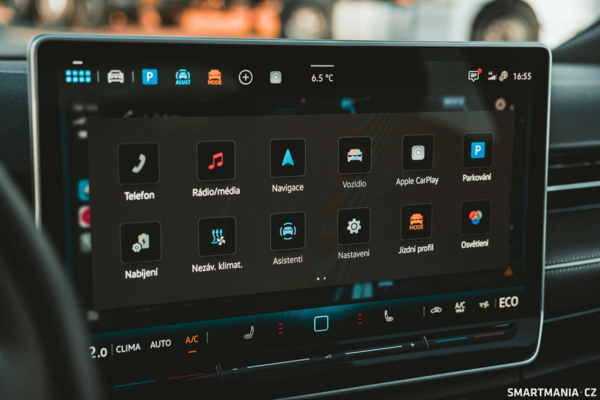 Moderní infotainment je rychlý a přehledný