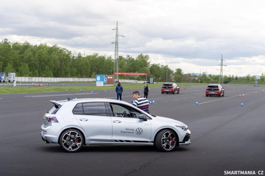 U drag race GTI odpočívaly, šlo o souboj elektromobilů U drag race GTI odpočívaly, šlo o souboj elektromobilů