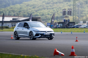 Slalom mezi kužely je silná stránka GTI