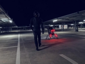 Létající motorka od společnosti Volonaut s názvem Airbike