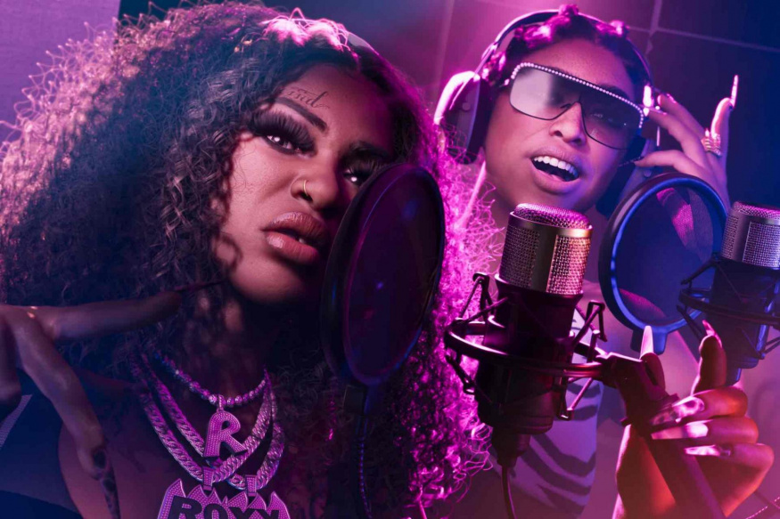 Real Dimez – Bae-Luxe a Roxy
