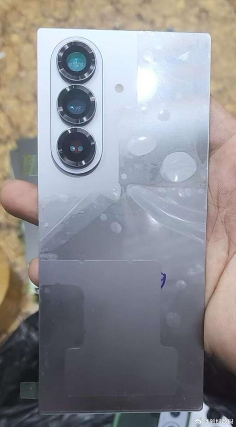 První reálná fotografie Samsungu Galaxy Z Fold 7 První reálná fotografie Samsungu Galaxy Z Fold 7