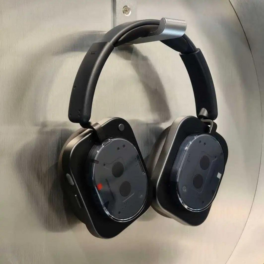 Sluchátka Nothing Headphones (1)