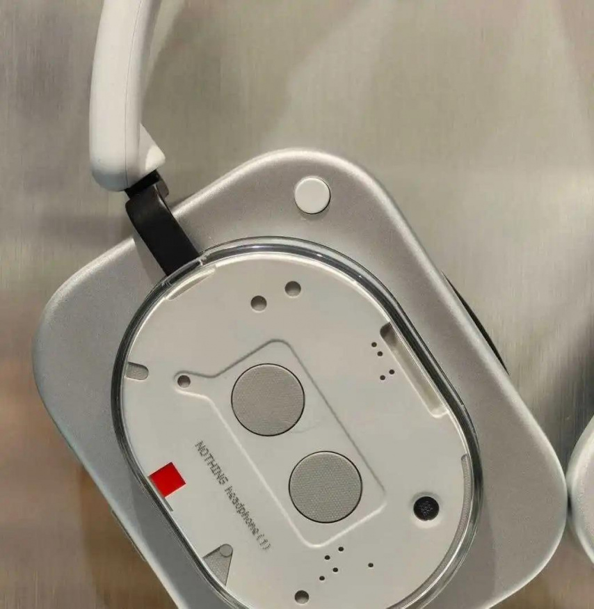 Sluchátka Nothing Headphones (1)