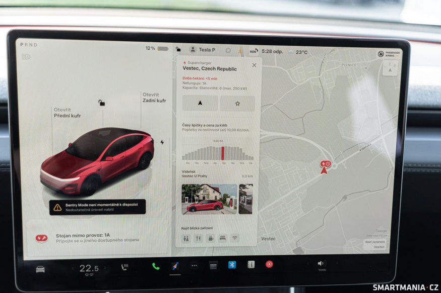 Supercharger byl plněn obsazený, navigace psala, že budu čekat méně než 5 minut