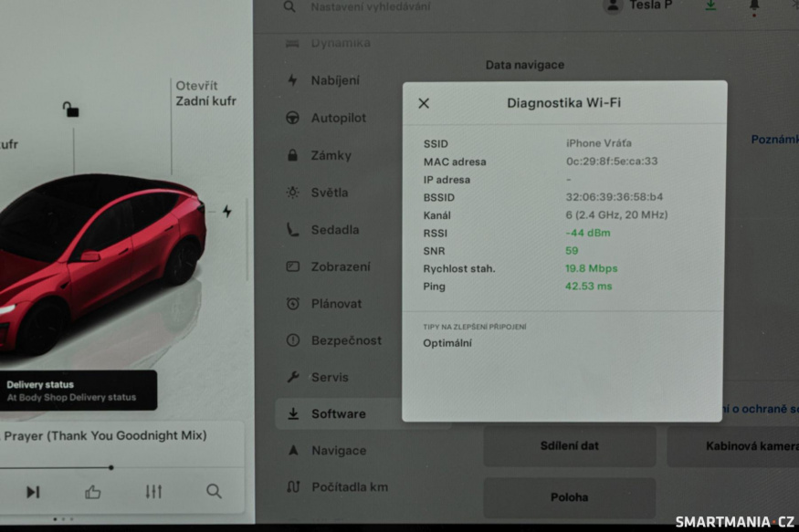 Auto je připojené k Wi-Fi...