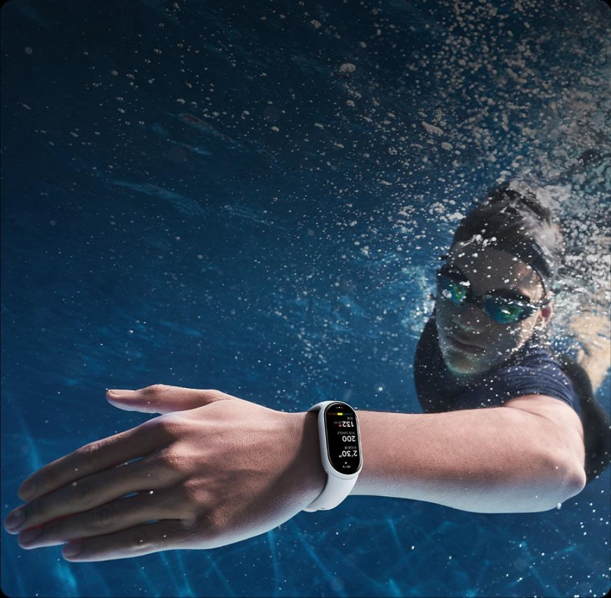 Xiaomi Smart Band 10 ve vodě