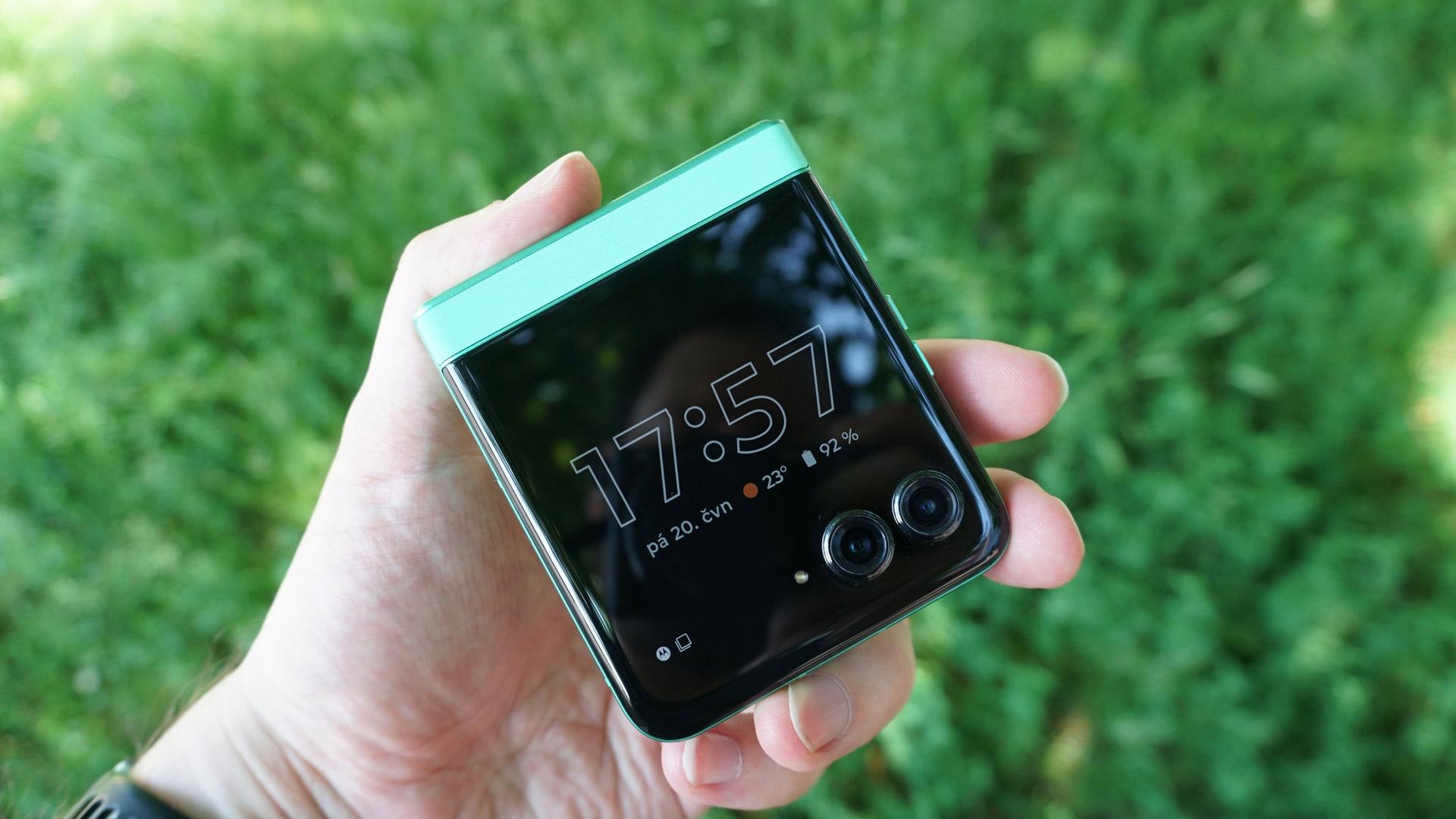 Motorola Razr 60 recenze: stylová skládačka s příznivou cenou