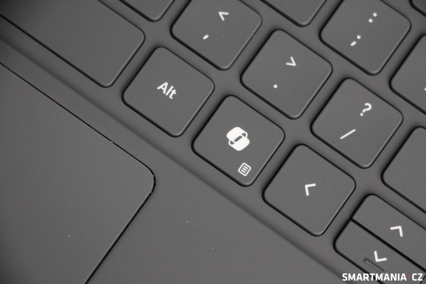 Klávesnice k Microsoft Surface Pro 12 s dedikovaným tlačítkem Copilot