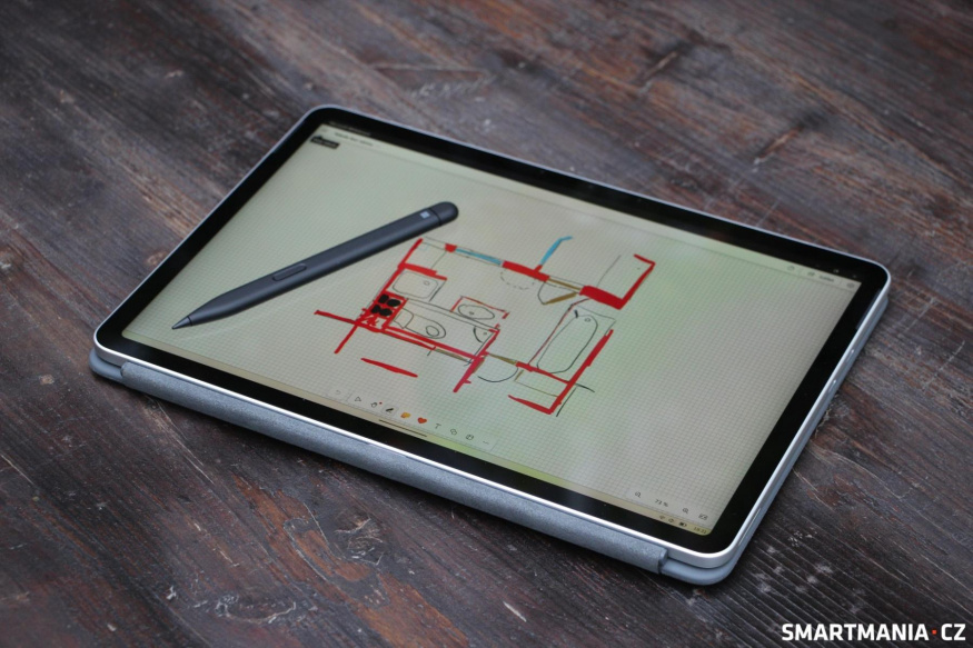 Microsoft Surface Pro 12 se stylusem