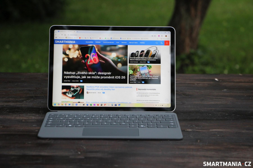 Microsoft Surface Pro 12 zepředu