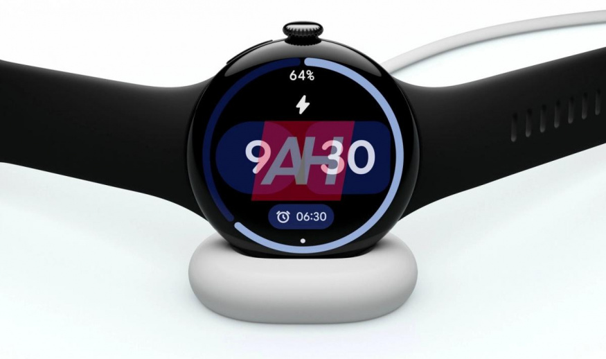 Pixel Watch 4 v nabíjecí kolébce