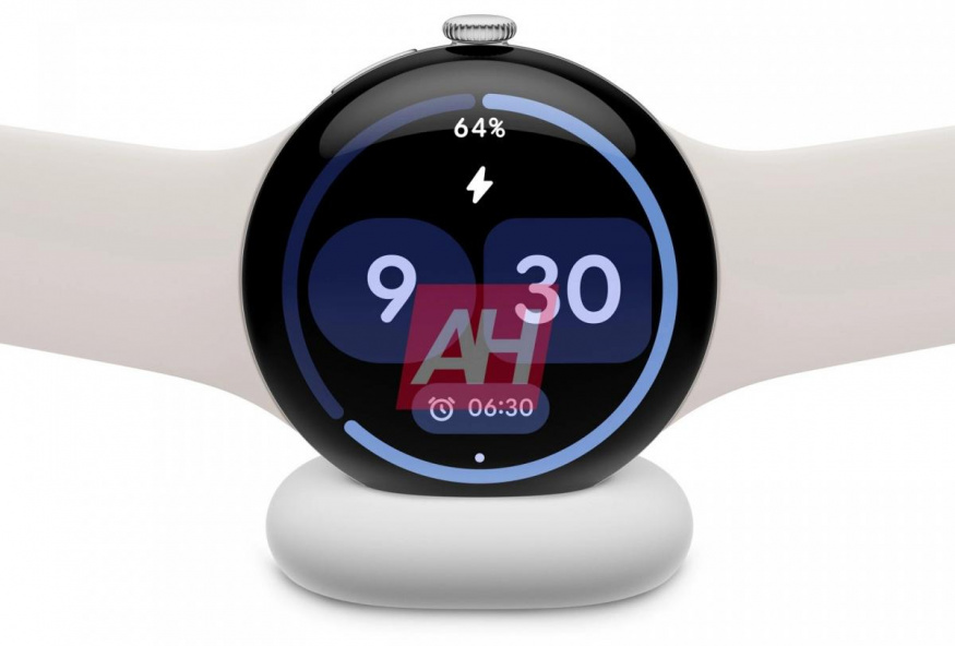 Pixel Watch 4 v nabíjecí kolébce