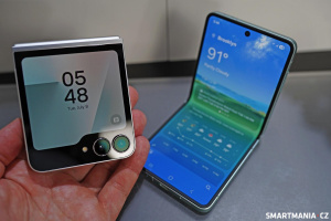 Samsung Galaxy Z Flip 7 FE (vlevo) a Galaxy Z Flip 7 (vpravo)