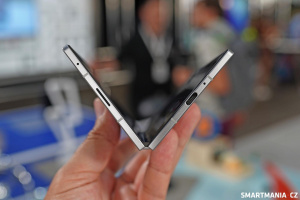 Samsung Galaxy Z Fold 7 ve stříbrné barvě