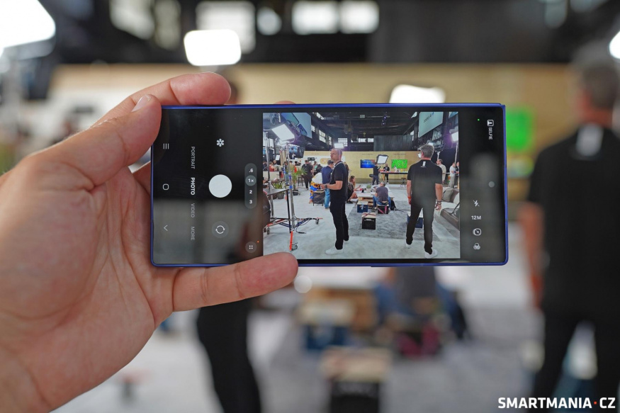 Aplikace Fotoaparát na Galaxy Z Fold 7