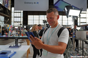 Samsung Galaxy Z Fold 7 v modré barvě