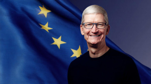 Tim Cook s vlajkou Evropské unie na pozadí (ilustrační obrázek)