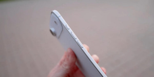 iPhone 17 Air při pohledu z boku
